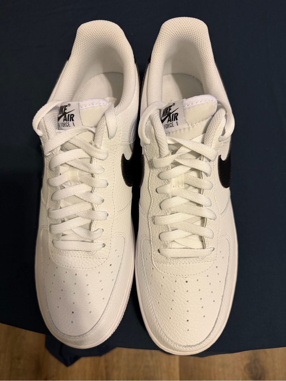 Nike Men's Low-Top Sneakers in White with Black Swoosh